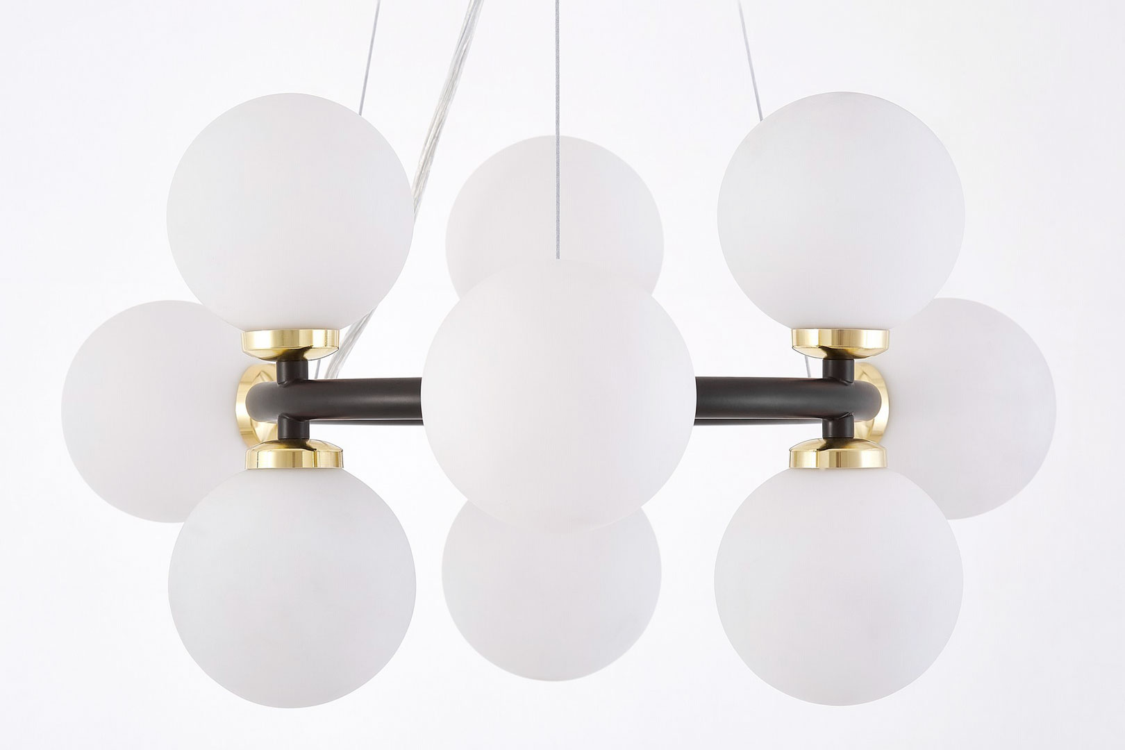 Crno-zlatni luster, elegantna višesvjetlosna visilica, bijela sjenila, staklene kugle - MARSIADA - Lumina Deco slika 4