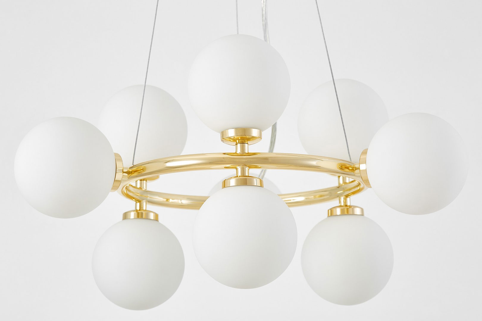 Zlatni luster, bijele staklene kugle, klasično zlato, glamurozna viseća lampa, svjetiljka - MARSIADA - Lumina Deco slika 3
